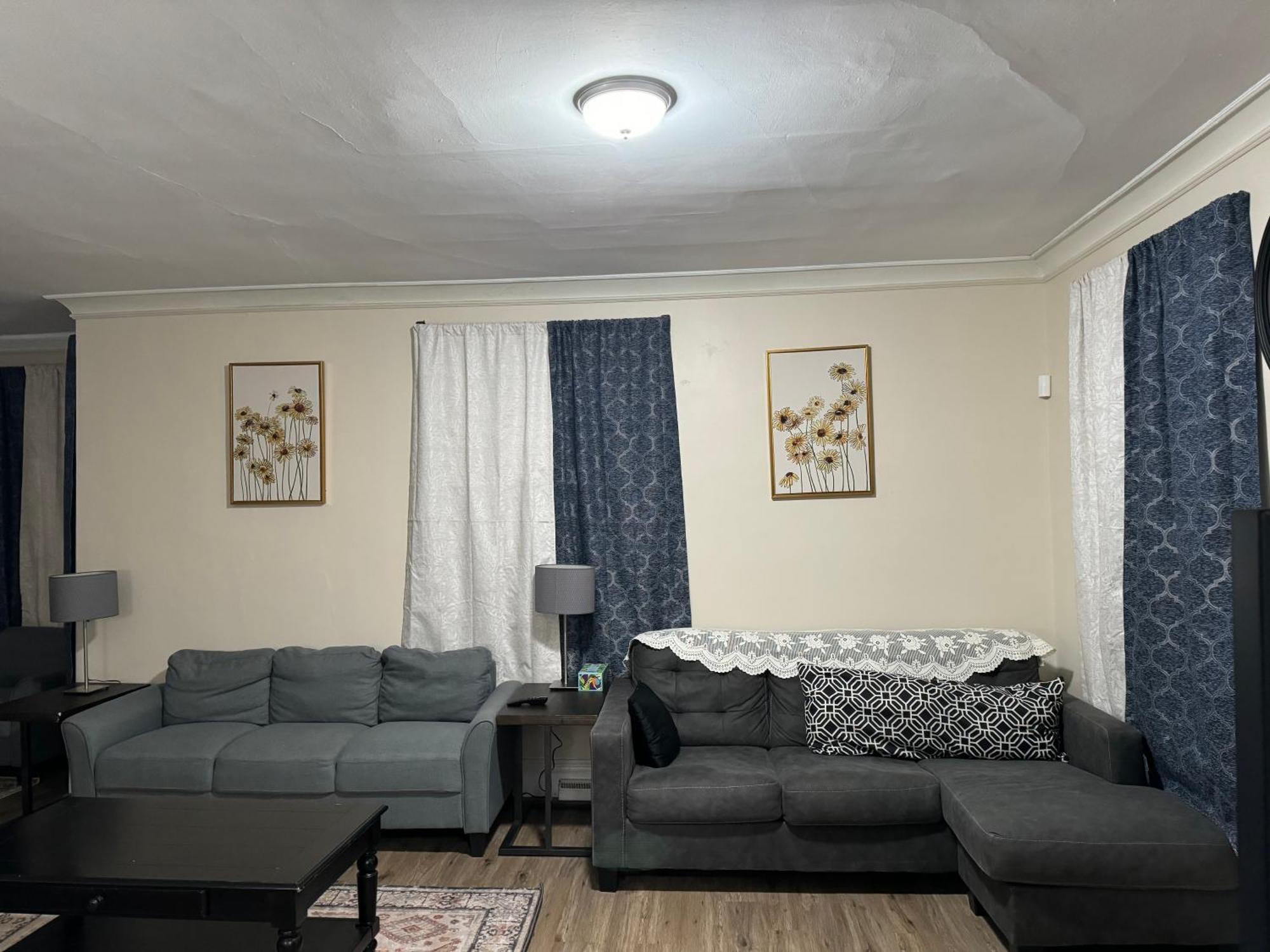 Comfy Getaway, 5 Bed, Sleeps 9, Walk To Falls! Niagara Falls Exterior photo